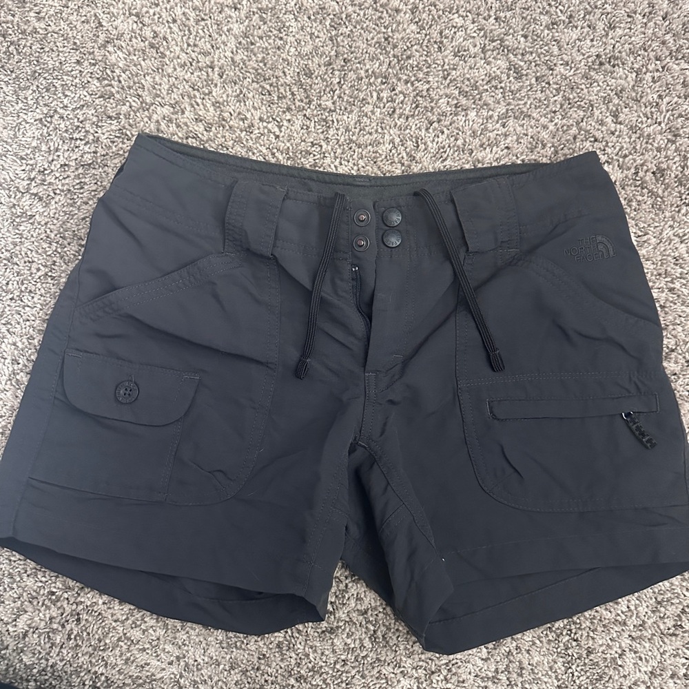 The North Face Women's Black Cargo Shorts Size 4